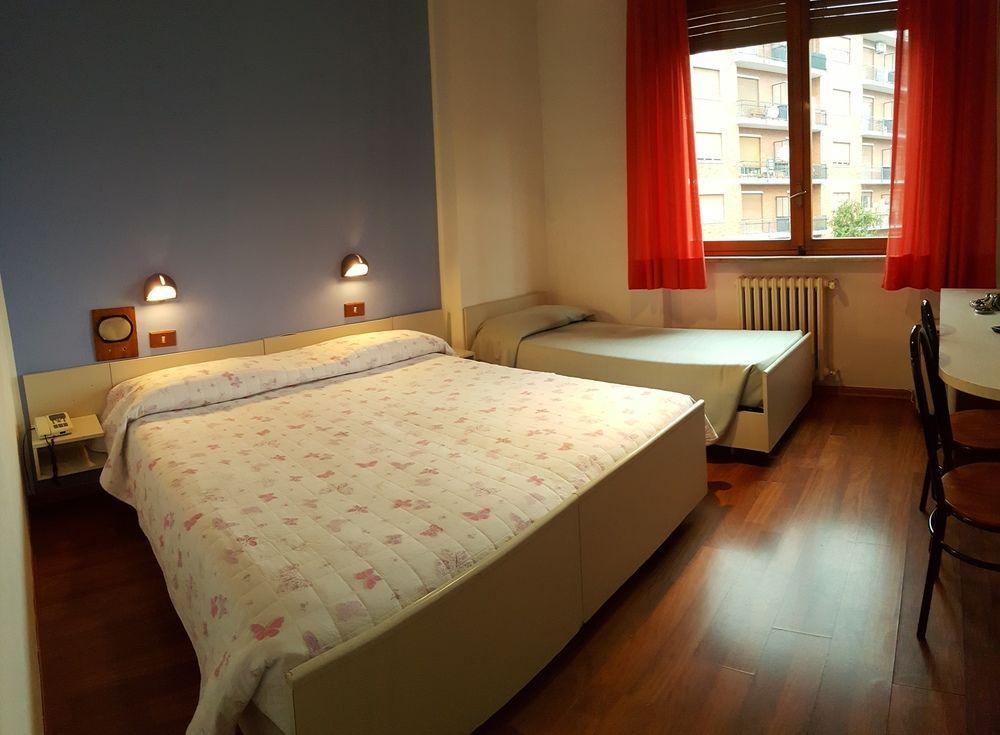 Twelve Hotel Moncalieri Extérieur photo