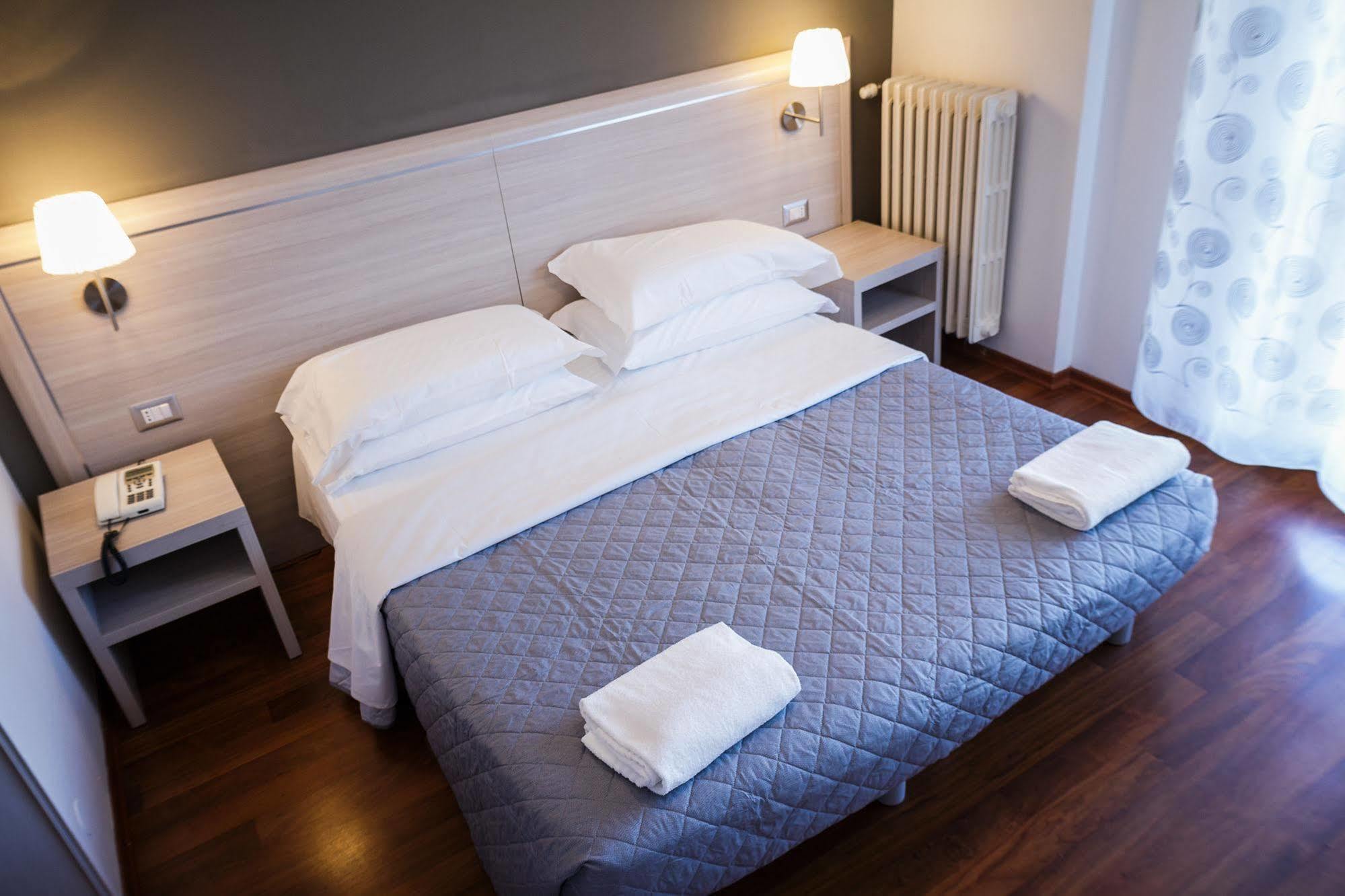 Twelve Hotel Moncalieri Chambre photo