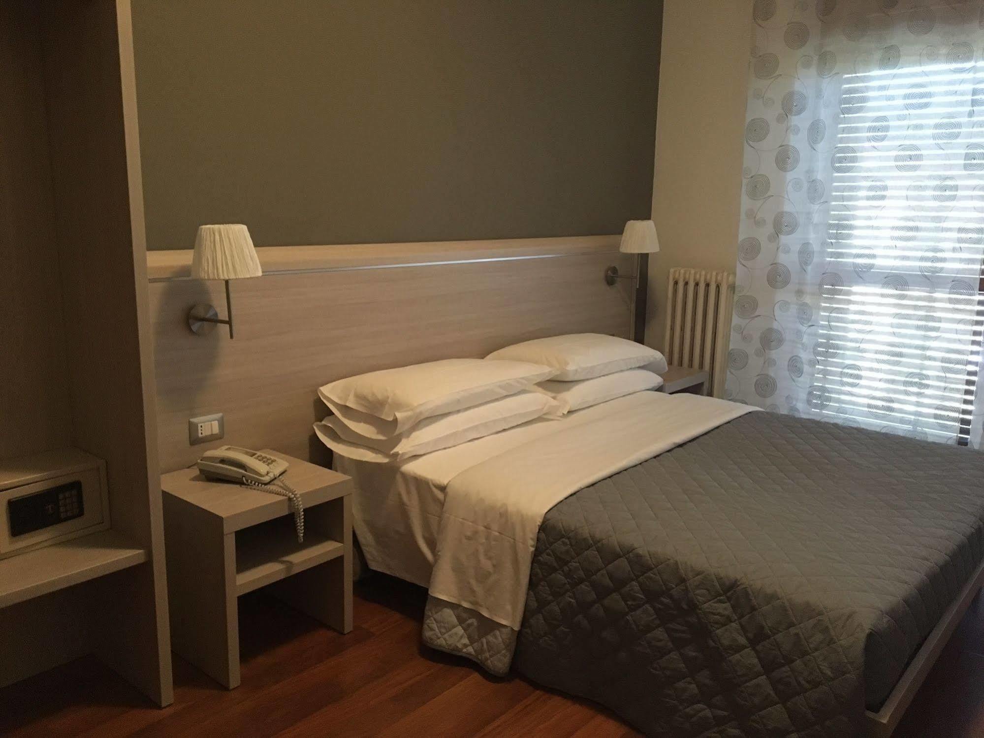 Twelve Hotel Moncalieri Extérieur photo