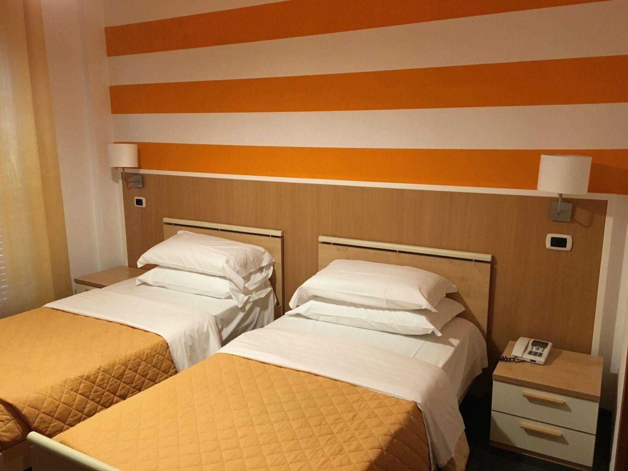 Twelve Hotel Moncalieri Chambre photo