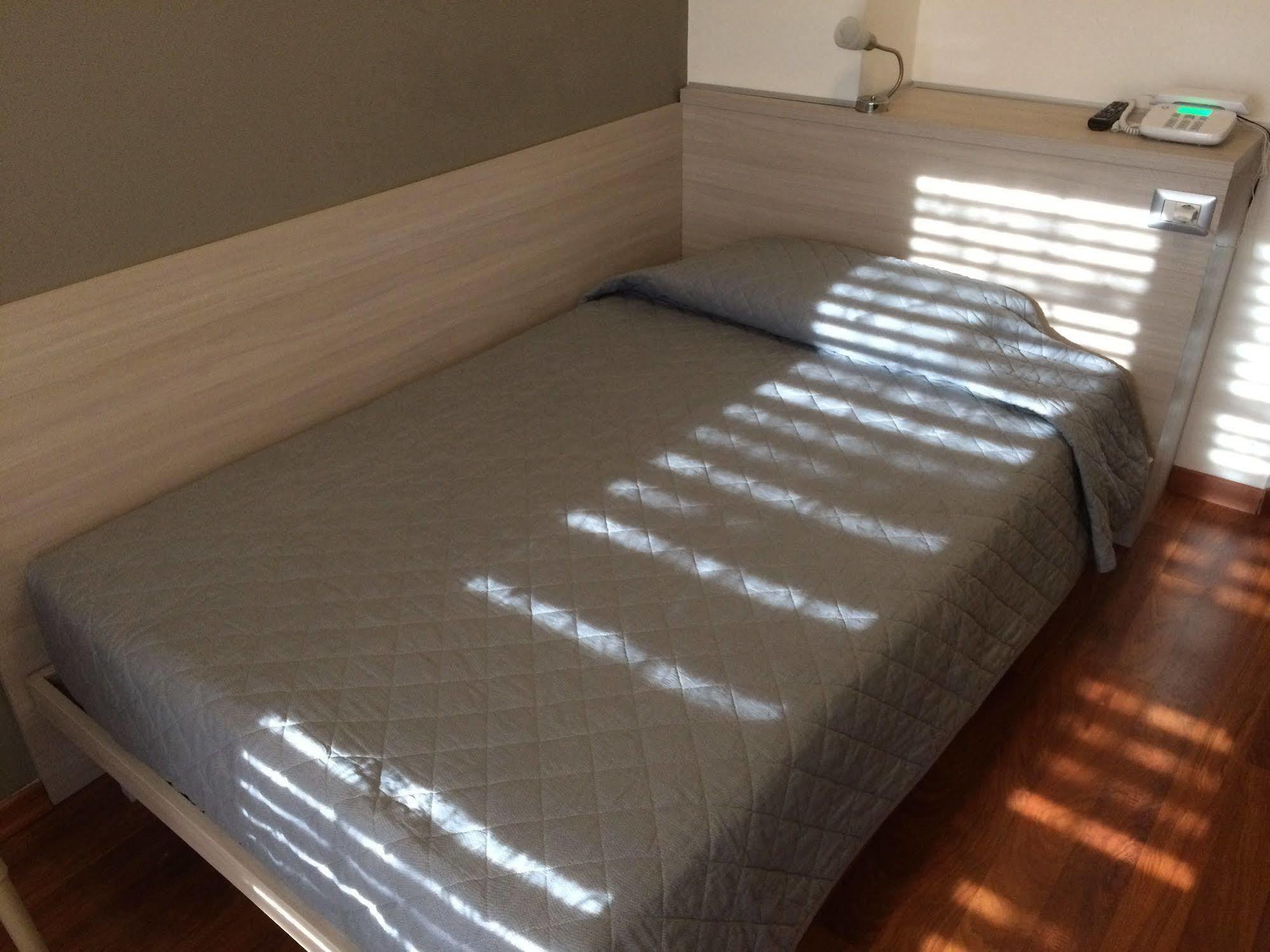 Twelve Hotel Moncalieri Chambre photo