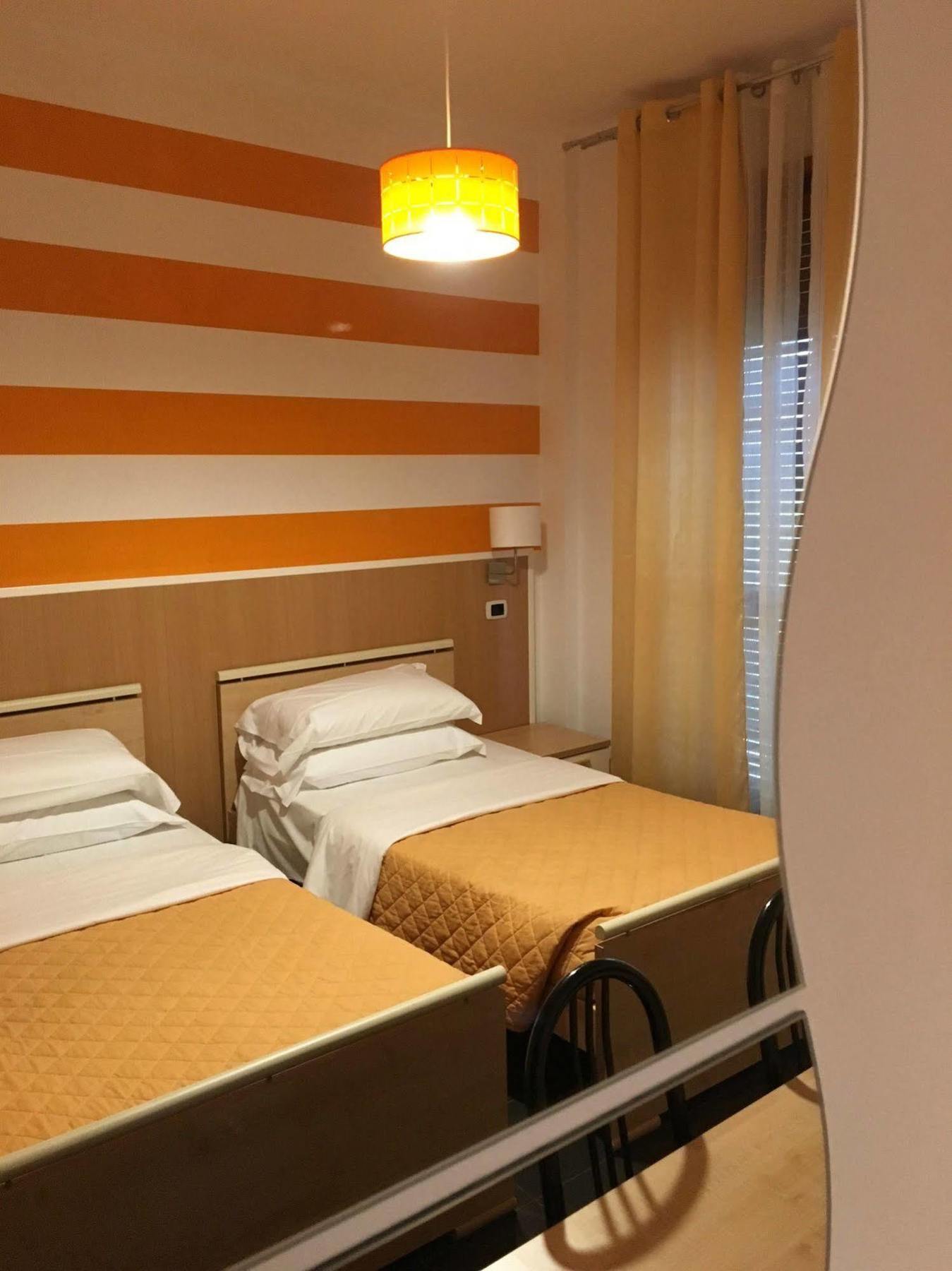 Twelve Hotel Moncalieri Chambre photo