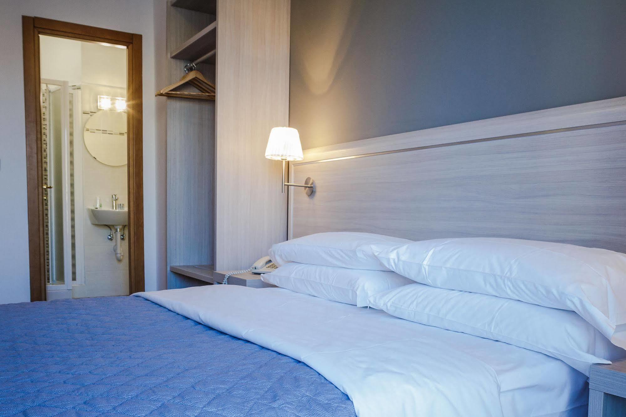 Twelve Hotel Moncalieri Chambre photo