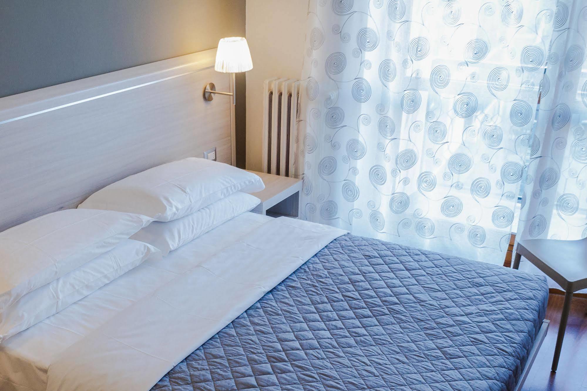 Twelve Hotel Moncalieri Chambre photo