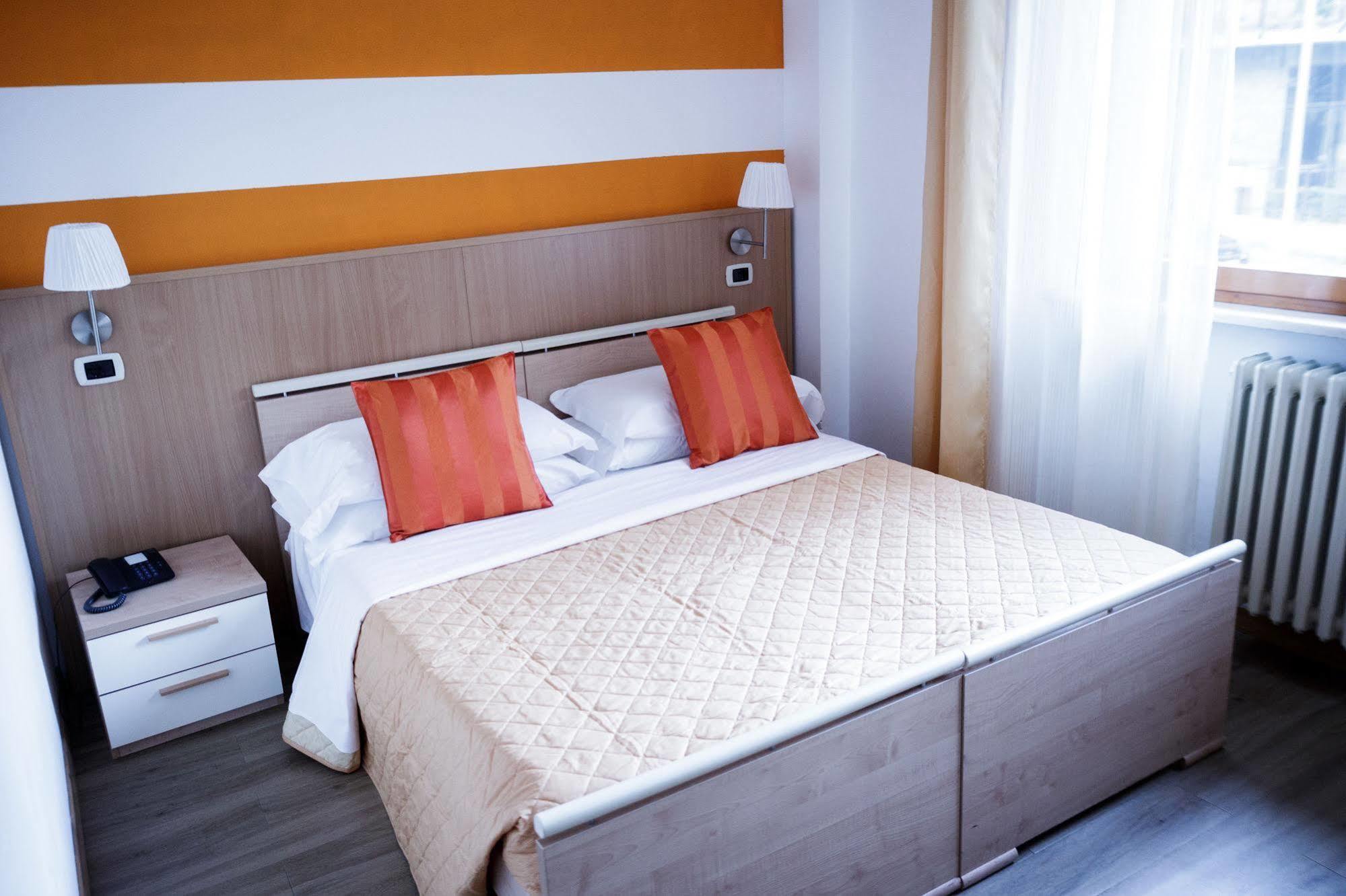 Twelve Hotel Moncalieri Chambre photo
