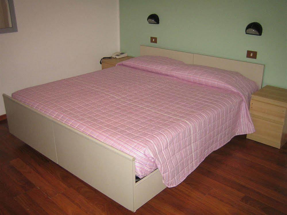 Twelve Hotel Moncalieri Extérieur photo