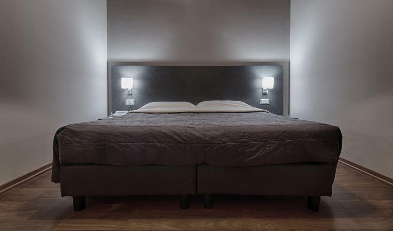 Twelve Hotel Moncalieri Extérieur photo
